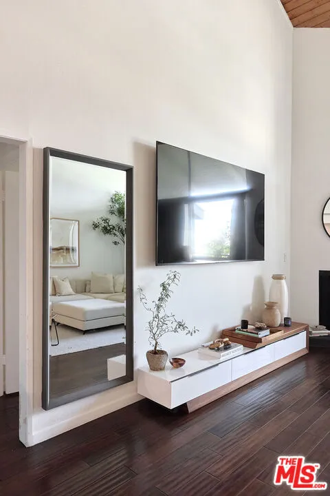 11706 Montana Avenue #309 Los Angeles, CA 90049
