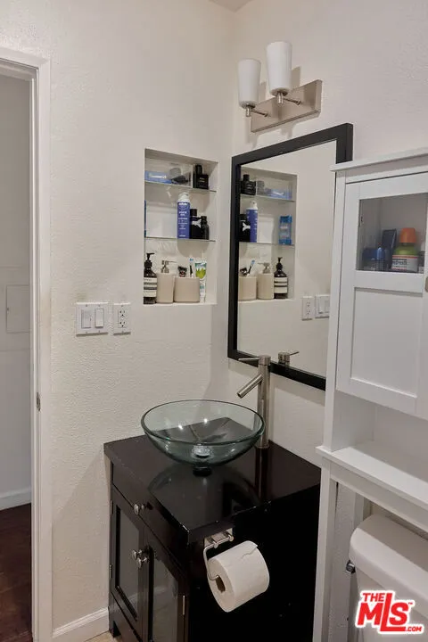 11706 Montana Avenue #309 Los Angeles, CA 90049