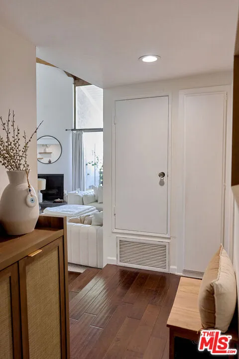 11706 Montana Avenue #309 Los Angeles, CA 90049