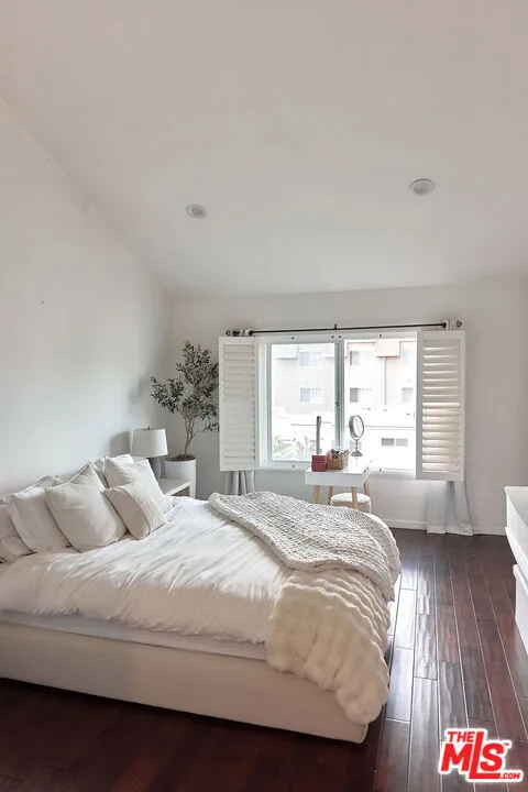 11706 Montana Avenue #309 Los Angeles, CA 90049