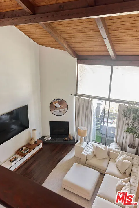 11706 Montana Avenue #309 Los Angeles, CA 90049