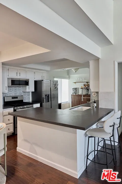 11706 Montana Avenue #309 Los Angeles, CA 90049