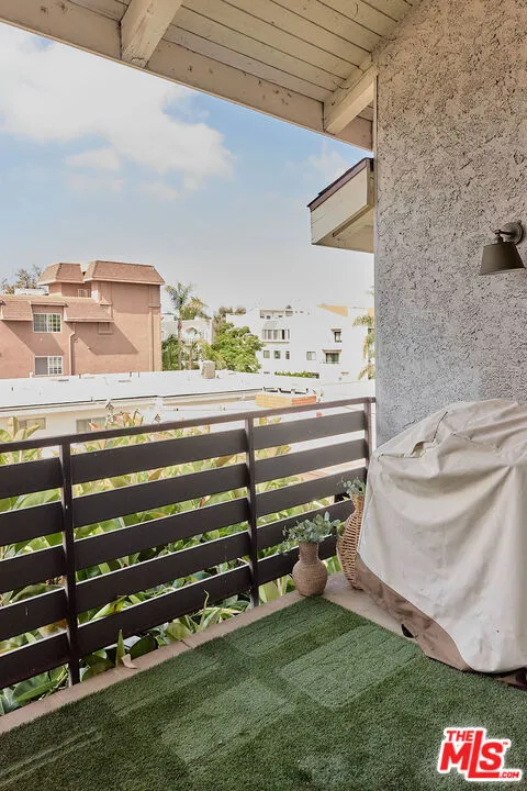 11706 Montana Avenue #309 Los Angeles, CA 90049