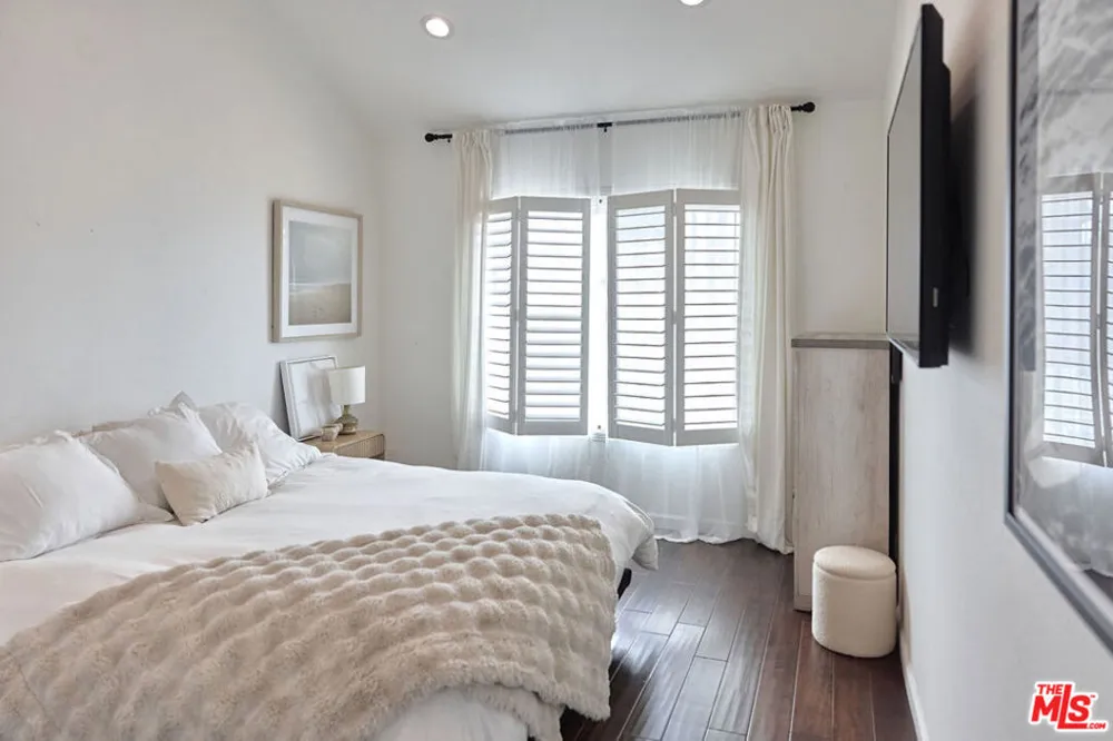 11706 Montana Avenue #309 Los Angeles, CA 90049