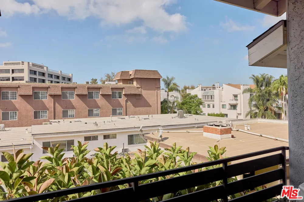 11706 Montana Avenue #309 Los Angeles, CA 90049