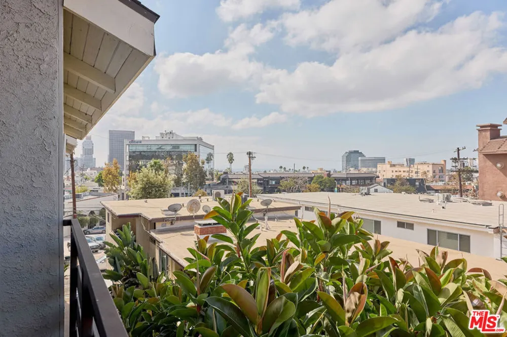 11706 Montana Avenue #309 Los Angeles, CA 90049