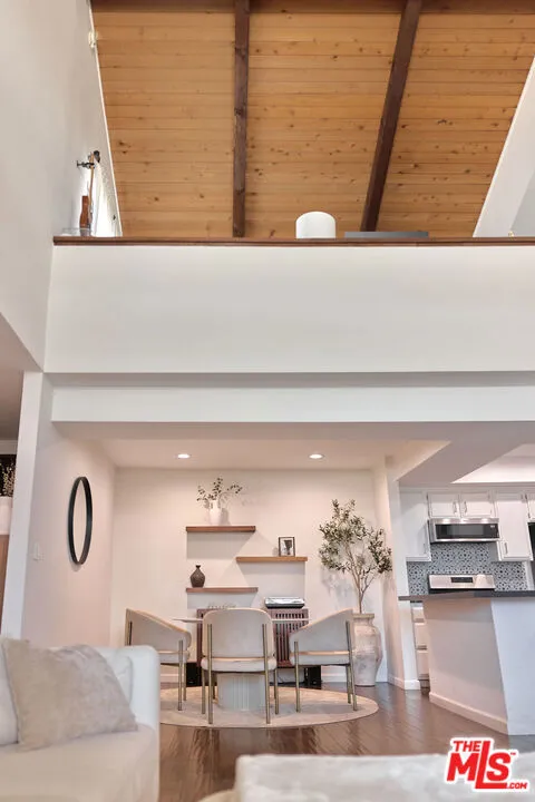 11706 Montana Avenue #309 Los Angeles, CA 90049