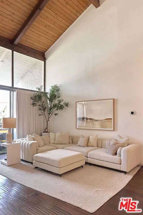 11706 Montana Avenue #309 Los Angeles, CA 90049