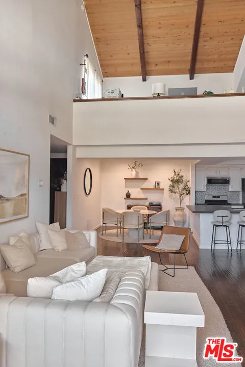 11706 Montana Avenue #309 Los Angeles, CA 90049