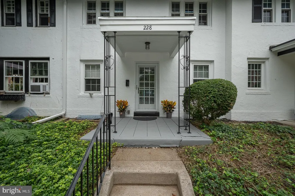 228 MONTGOMERY Haverford, PA 19041