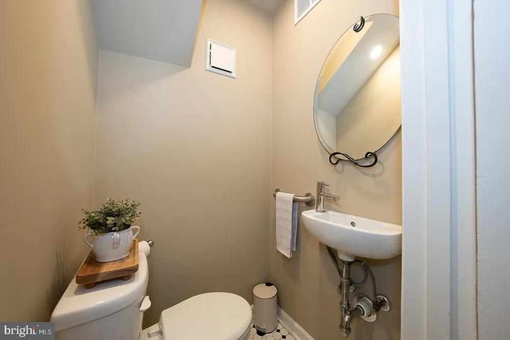 228 MONTGOMERY Haverford, PA 19041