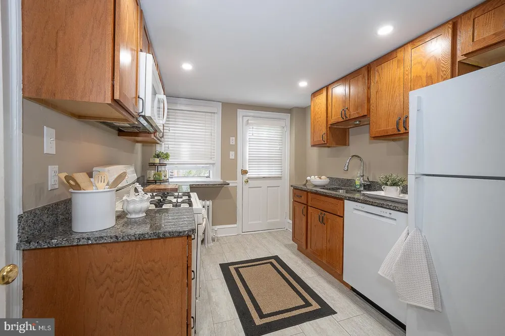 228 MONTGOMERY Haverford, PA 19041