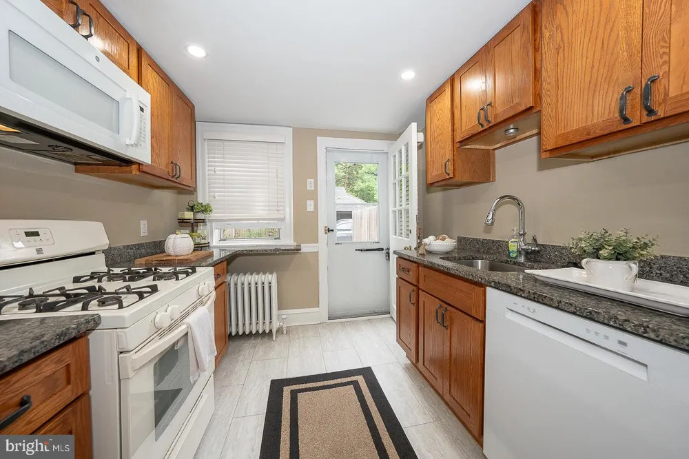 228 MONTGOMERY Haverford, PA 19041