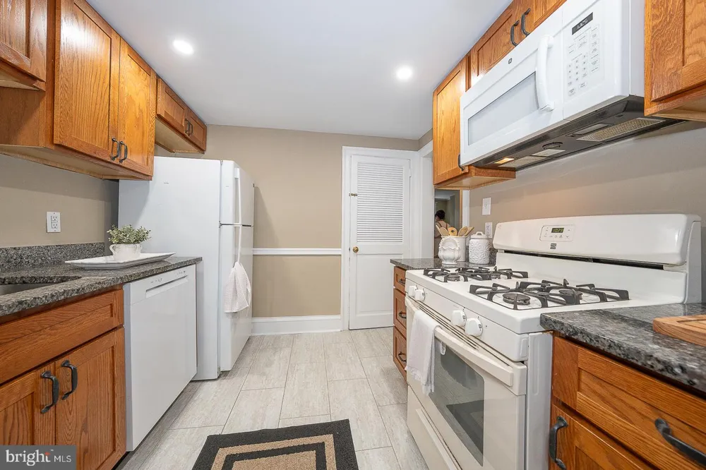 228 MONTGOMERY Haverford, PA 19041