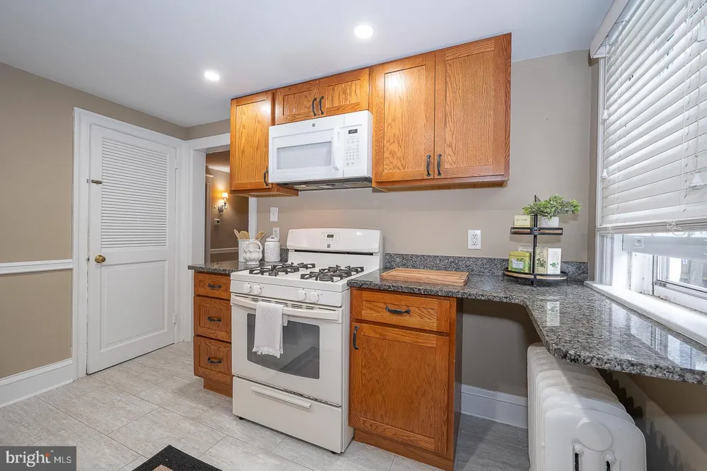 228 MONTGOMERY Haverford, PA 19041