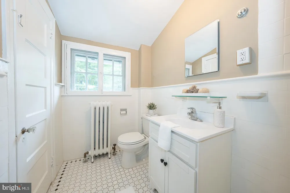 228 MONTGOMERY Haverford, PA 19041