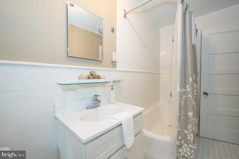 228 MONTGOMERY Haverford, PA 19041