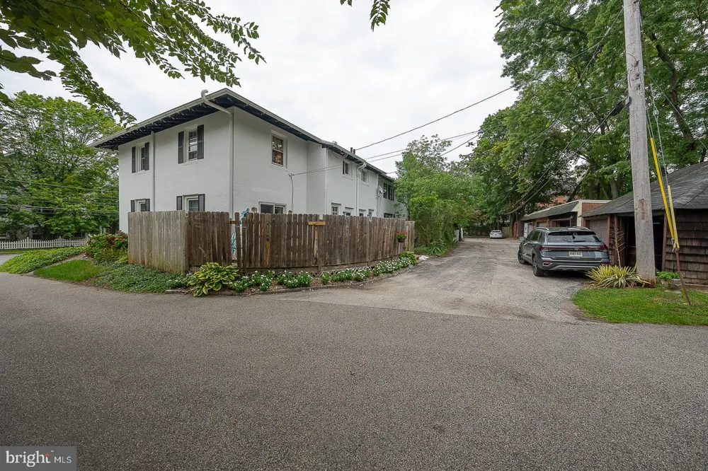 228 MONTGOMERY Haverford, PA 19041