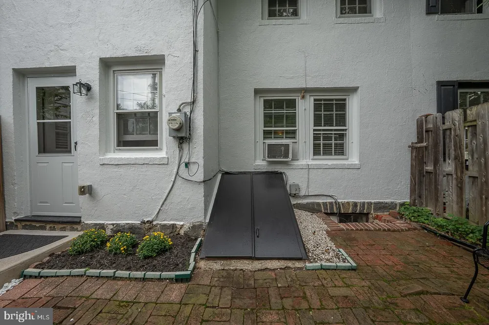228 MONTGOMERY Haverford, PA 19041