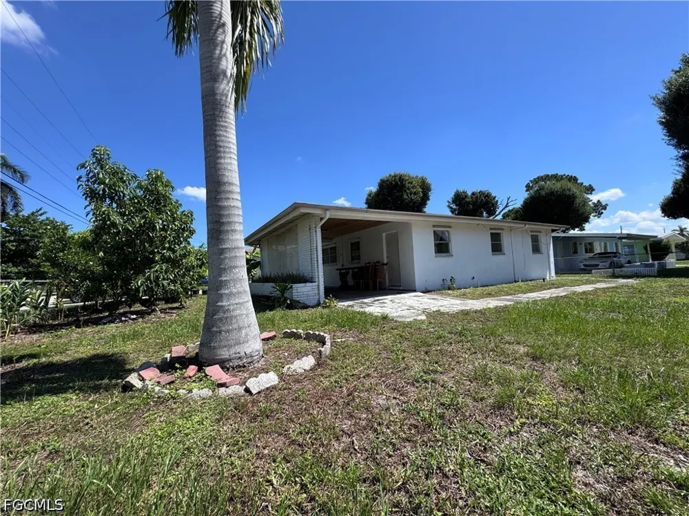 Kelly Street Fort Myers, FL 33901