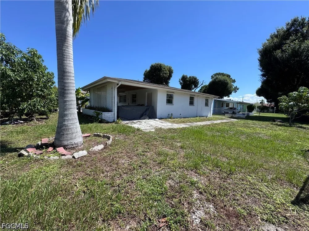 Kelly Street Fort Myers, FL 33901