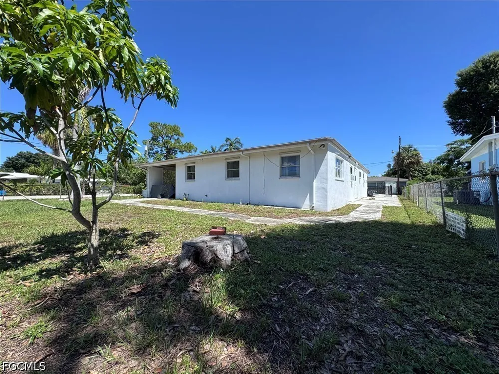 Kelly Street Fort Myers, FL 33901