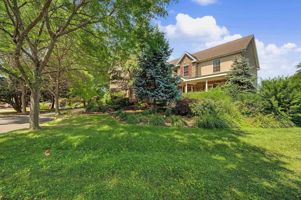 1 Barr Ct Linwood, NJ 08221