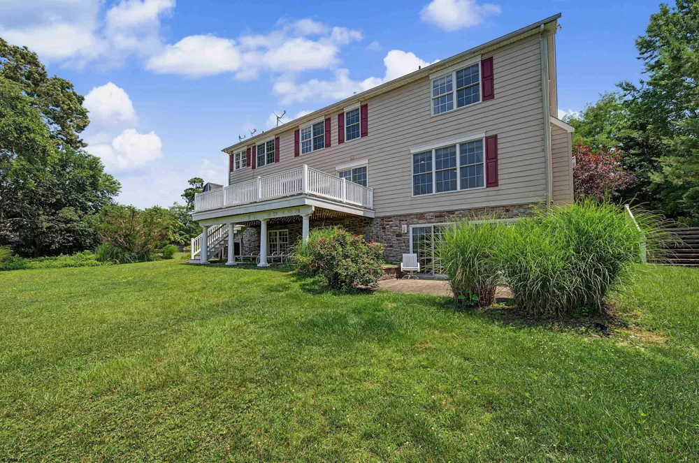 1 Barr Ct Linwood, NJ 08221