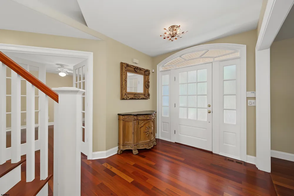 1 Barr Ct Linwood, NJ 08221
