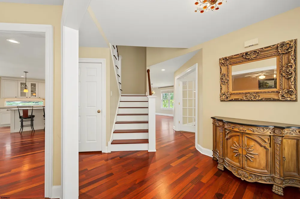1 Barr Ct Linwood, NJ 08221