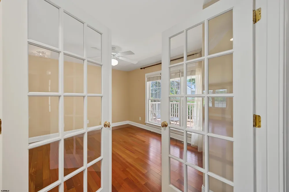 1 Barr Ct Linwood, NJ 08221