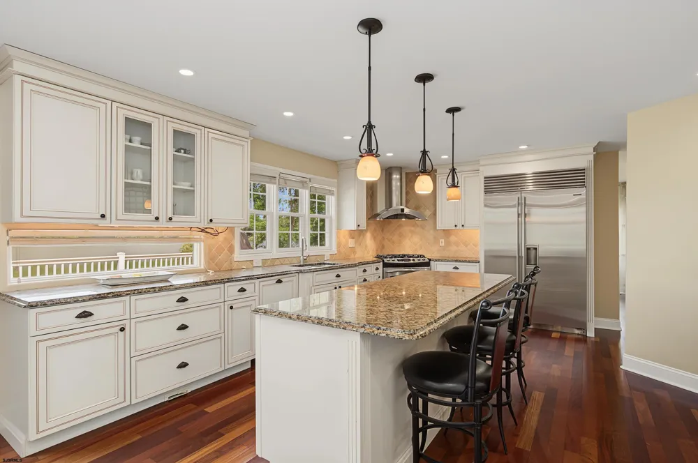 1 Barr Ct Linwood, NJ 08221