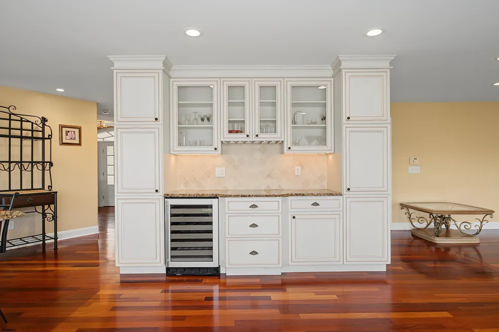 1 Barr Ct Linwood, NJ 08221