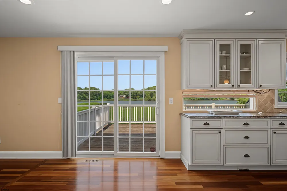 1 Barr Ct Linwood, NJ 08221