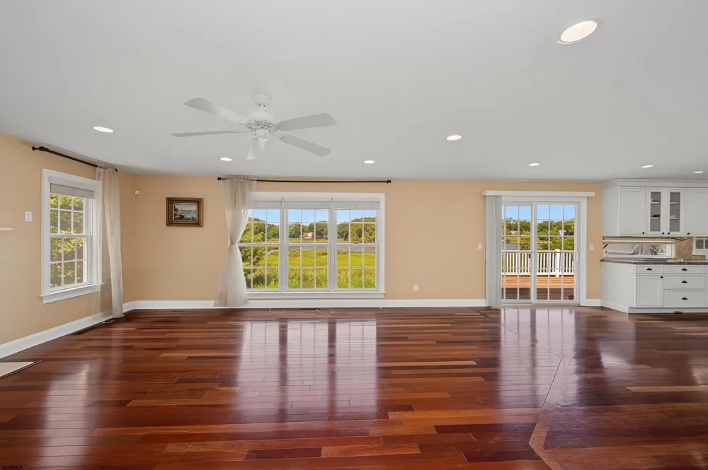 1 Barr Ct Linwood, NJ 08221