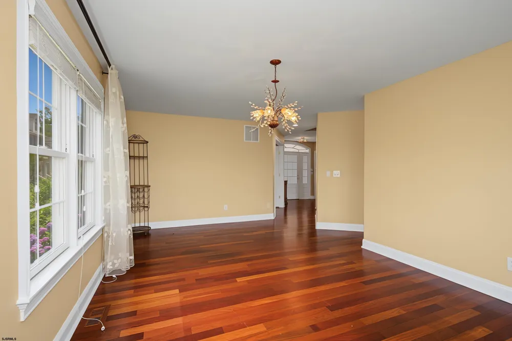 1 Barr Ct Linwood, NJ 08221