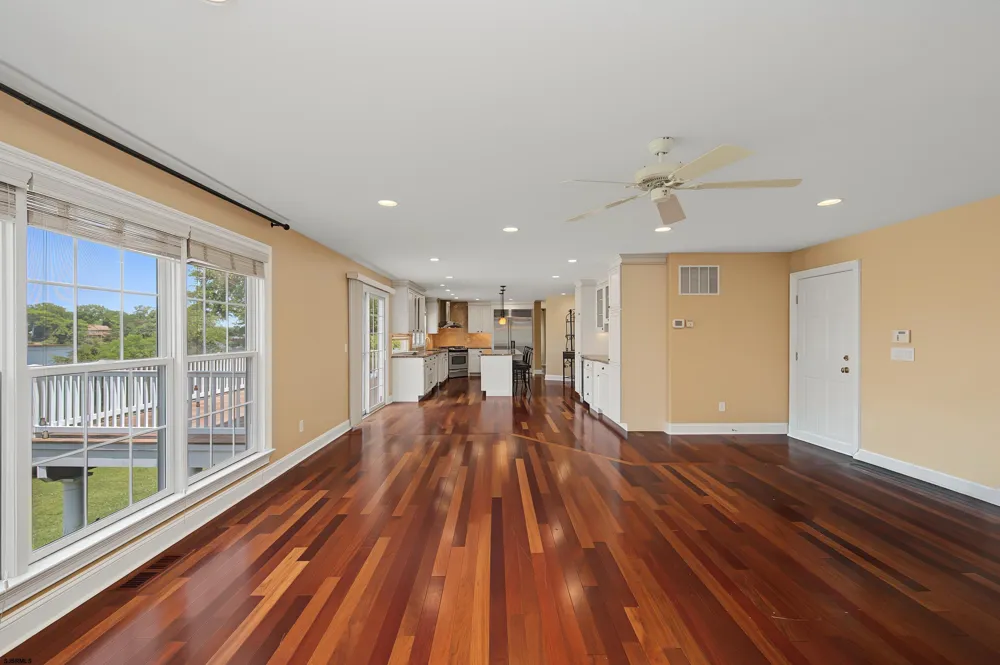 1 Barr Ct Linwood, NJ 08221