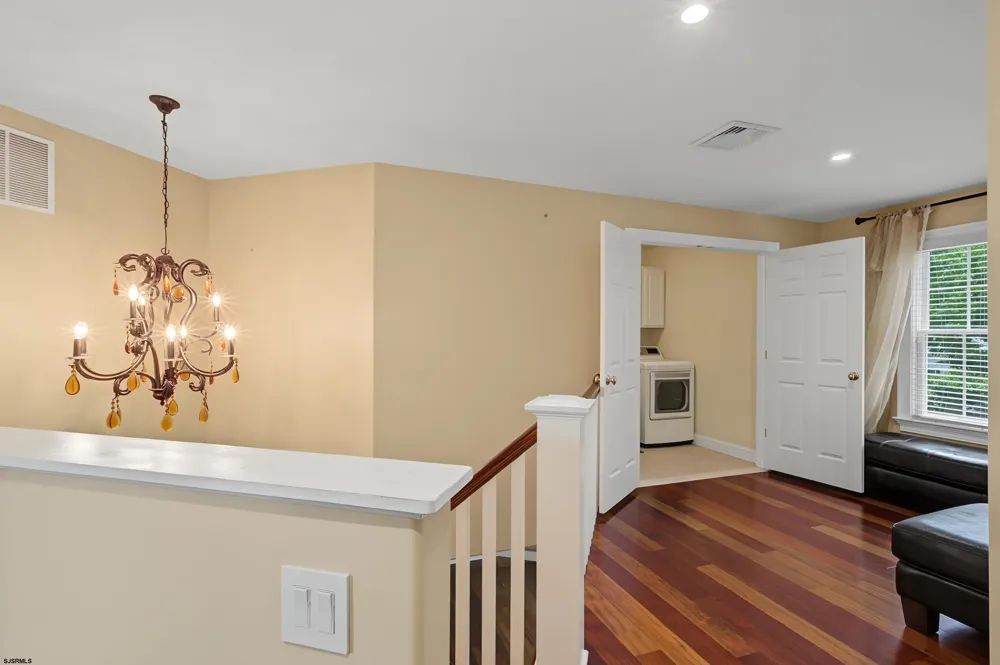 1 Barr Ct Linwood, NJ 08221