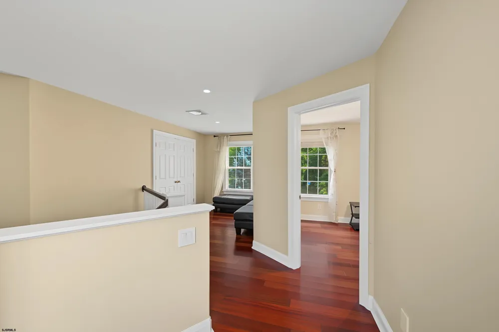 1 Barr Ct Linwood, NJ 08221