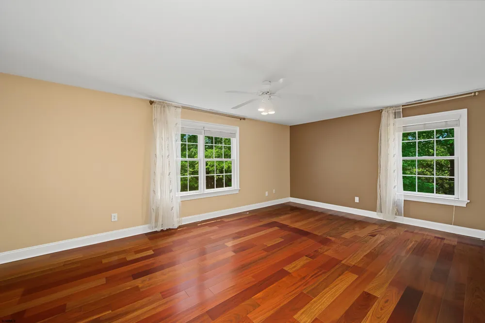 1 Barr Ct Linwood, NJ 08221