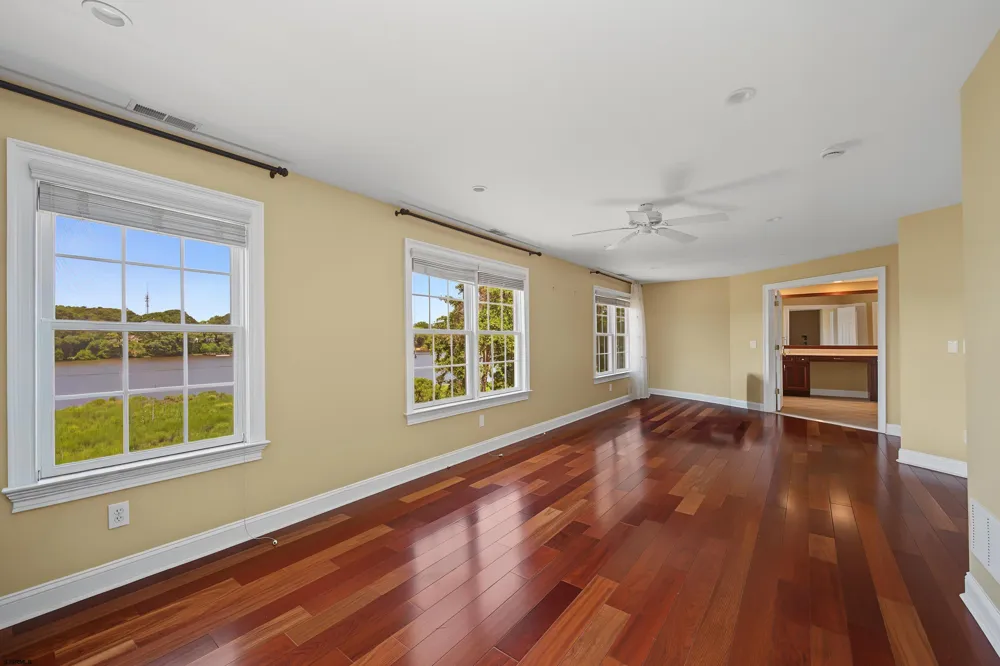 1 Barr Ct Linwood, NJ 08221