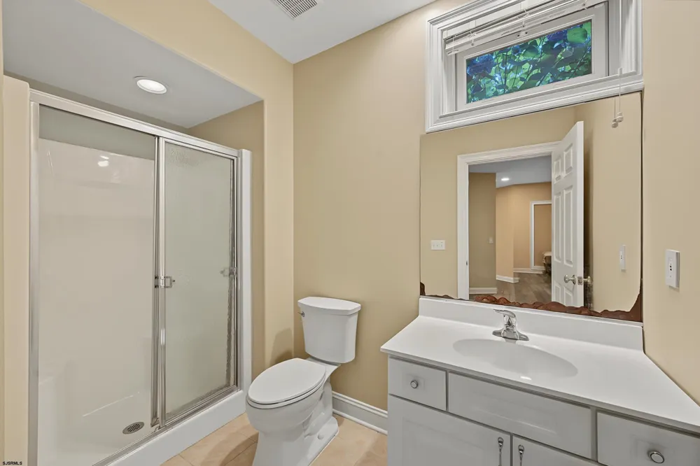 1 Barr Ct Linwood, NJ 08221
