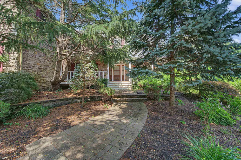 1 Barr Ct Linwood, NJ 08221
