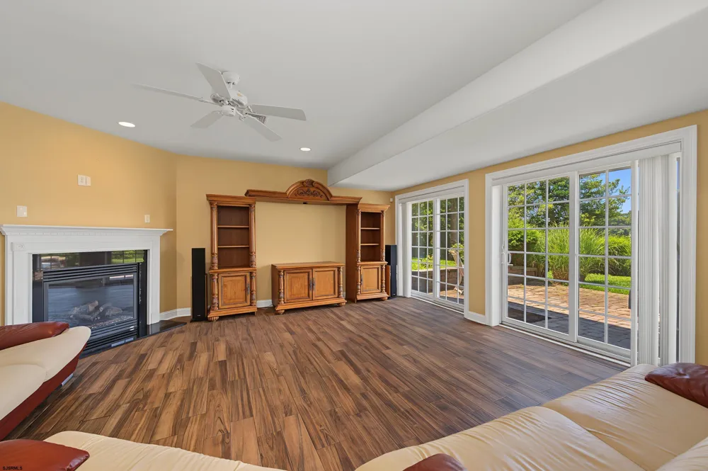 1 Barr Ct Linwood, NJ 08221