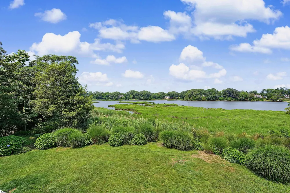 1 Barr Ct Linwood, NJ 08221