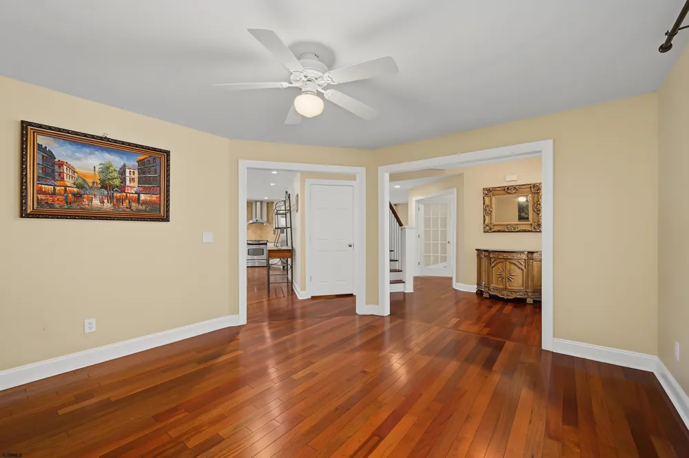 1 Barr Ct Linwood, NJ 08221