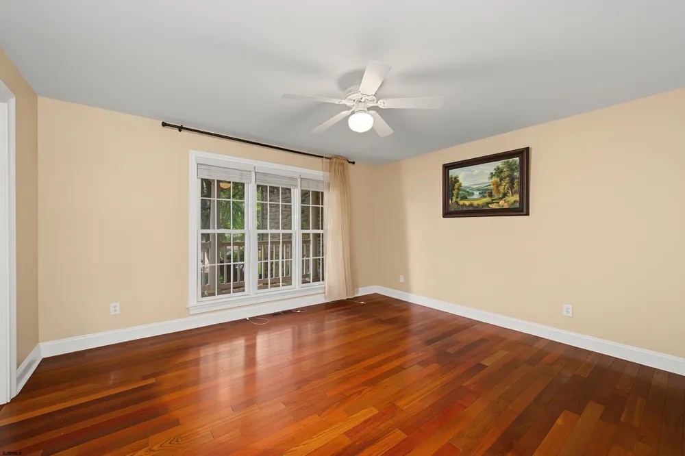 1 Barr Ct Linwood, NJ 08221