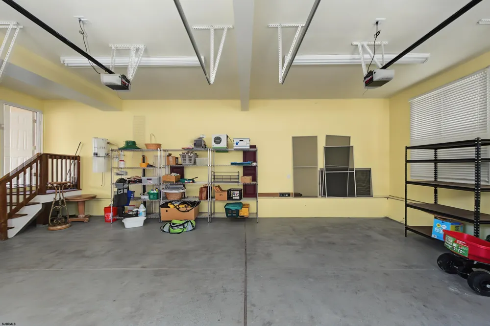 1 Barr Ct Linwood, NJ 08221