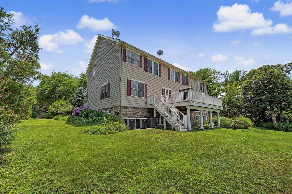 1 Barr Ct Linwood, NJ 08221