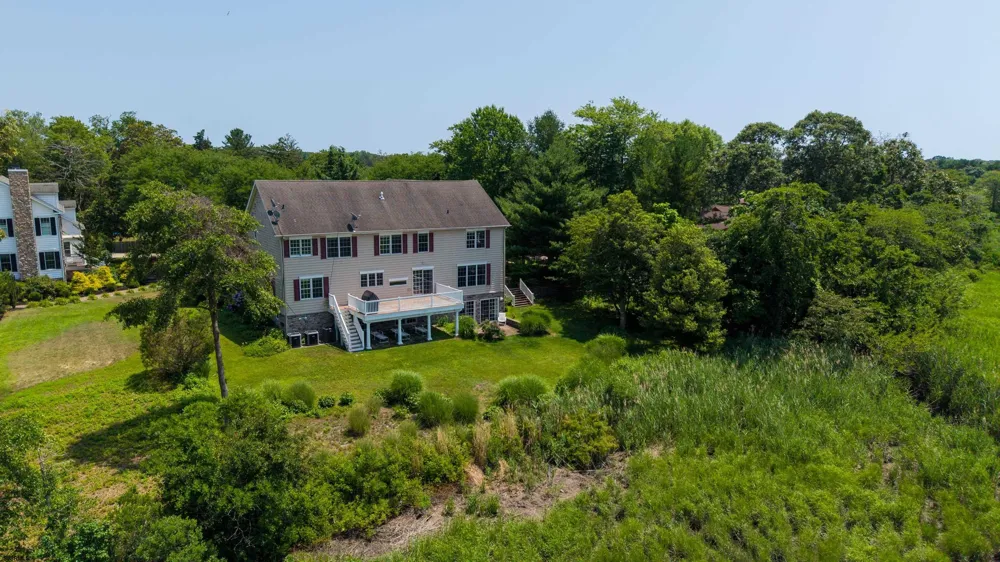1 Barr Ct Linwood, NJ 08221